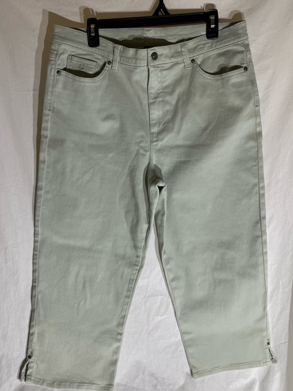Gloria Vanderbilt Light Sage Green Relaxed Capri Jeans